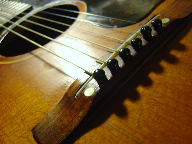 <strong>Acoustic Guitar</strong>